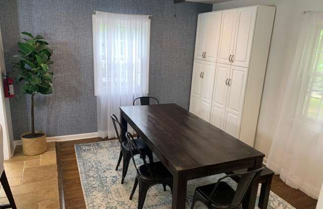 Available immediately!! Large House in Cherry Hill East Gallery 3