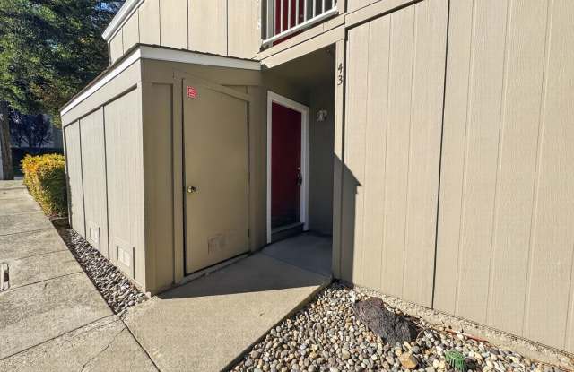 Gorgeous Lower End Unit with Inside Laundry Available Now! Gallery 3