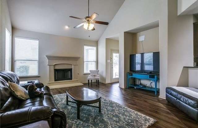 5032 Holliday Drive Gallery 2