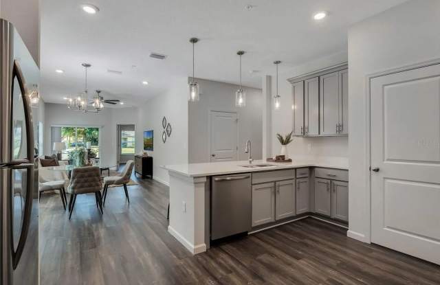 New  Modern Lakeside Townhome w/ 2 Car Garage + EV Charger | 4 Bed, 3.5 Bath | Lake Frederica, Orlando - 2964 Oak Park Way, Orlando, FL 32822