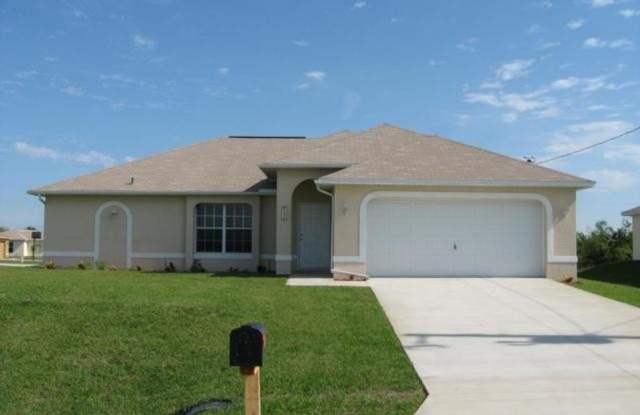 Spacious 3/2 w/Bonus Room Home in Lehigh Acres photos photos