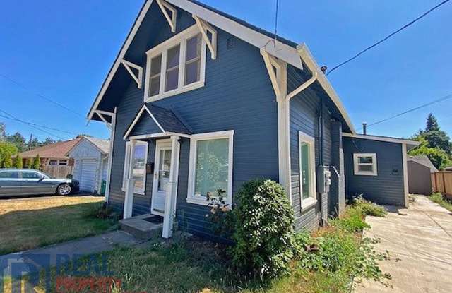 200 E 3rd St - 200 East 3rd Street, Newberg, OR 97132