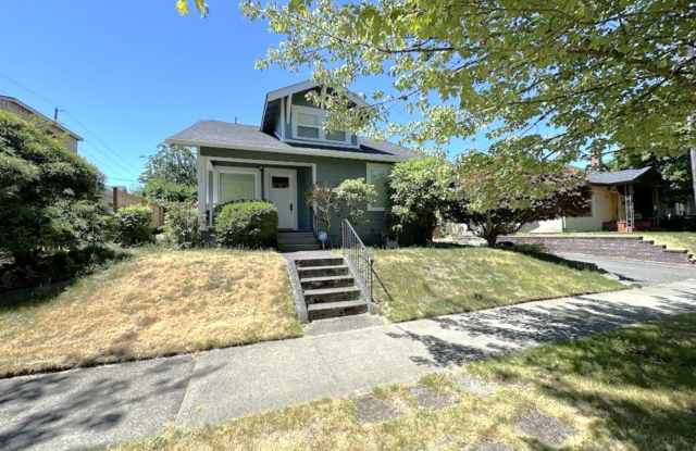 Proctor District 3 Bedroom With Fully Fenced Backyard! photos photos