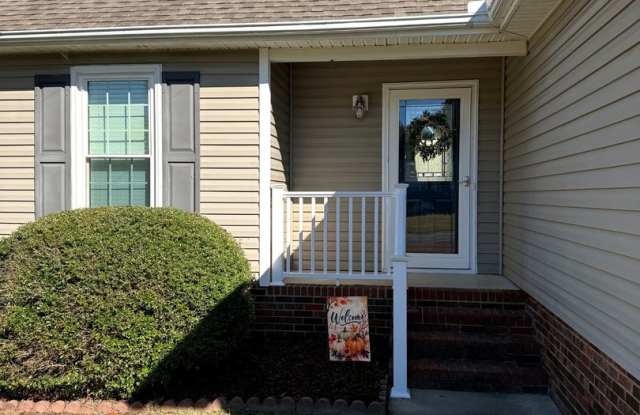 Beautiful 3 Bedroom Cul-de-Sac Home with Fenced Backyard and Garage! Gallery 3