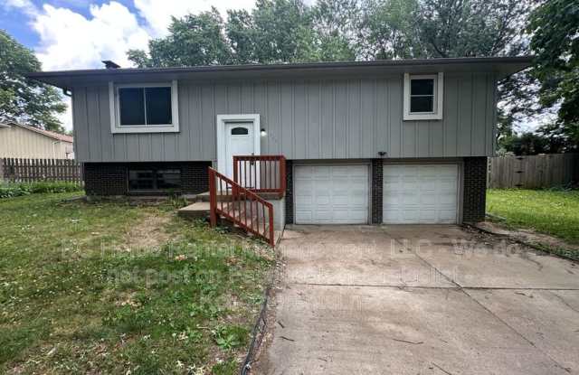 424 NE Lakeview Dr Gallery 1