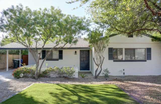Central Phoenix with Pool! Three Bedrooms! - 2533 East Flower Street, Phoenix, AZ 85016