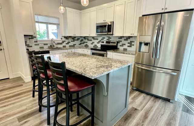 Beautiful ADU in Bend!! Amazing views!! 1409 Portland #2 photos photos