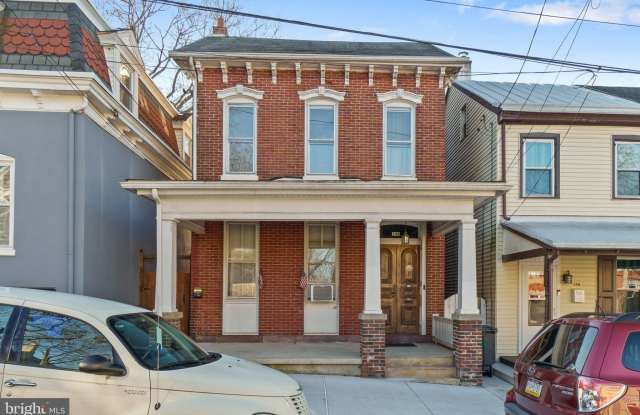 148 WALNUT Street unit: 3 photos photos