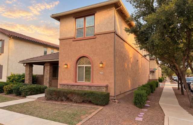 1046 South Annie Lane Gallery 2