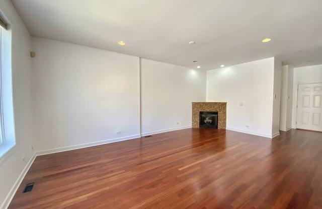 2213 West WARREN Boulevard Gallery 4
