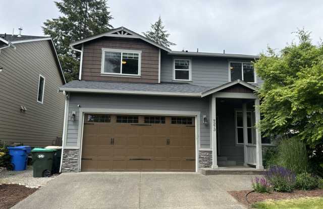 Stunning 4 Bed Yelm Home with Vaulted Ceilings & Modern Amenities! Gallery 1