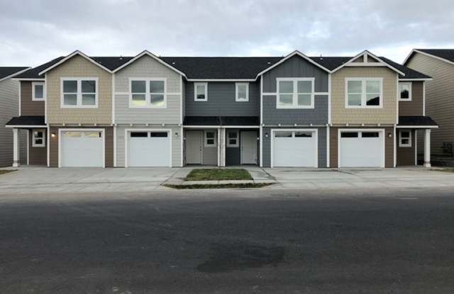 Whether you just want the extra room or need it for your family, our townhomes are calling!! - 803 East Oregon Avenue, Hermiston, OR 97838