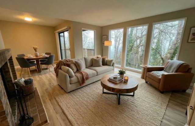 Spacious lower unit in refurbished duplex photos photos