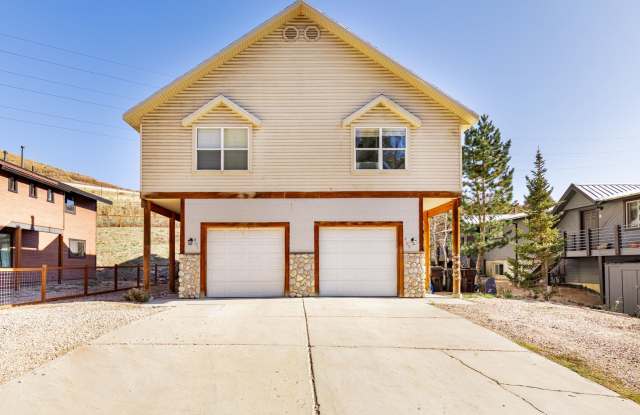 Spacious 3-Bedroom Mountain Home in Summit Park Gallery 1