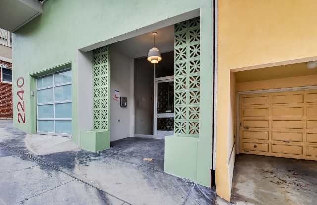 2240 LARKIN Street Gallery 2