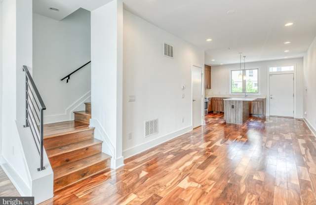740 S COLUMBUS Boulevard Gallery 2