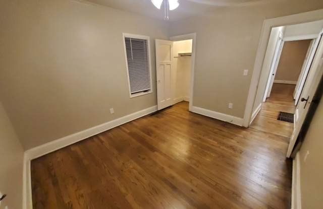 2 Bedroom, 1 Bathroom home with large garage Gallery 4