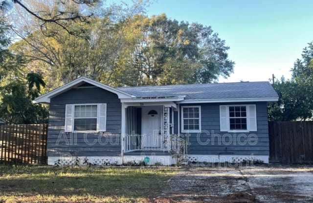 733 Alamanda Way So - 733 Alamanda Way South, St. Petersburg, FL 33705