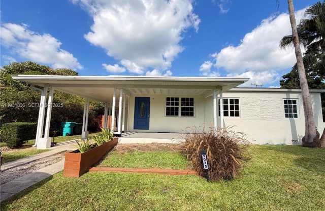 1075 NE 120th St photos photos