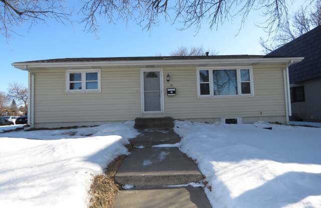 4bd2ba one level home with full  finished basement; recently remodeled. photos photos