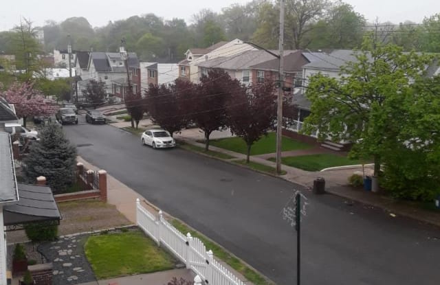 61 Evelyn Place - 61 Evelyn Place, Staten Island, NY 10305