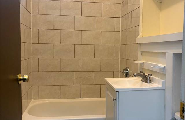 Unique Allston Townhome. Avail NOW or 9/1. Now with Higher Ceili... Gallery 4