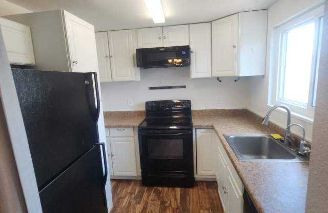 Available now! Split floor plan- 4 Bed, 2 Bath Home For Rent Gallery 1