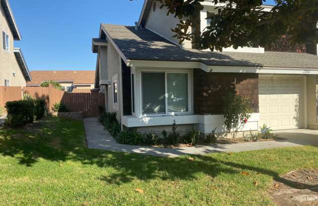 Two-Story 3 Bed, 2 Bath Townhome with Garage - 2353 Edenbridge Lane, San Diego, CA 92139