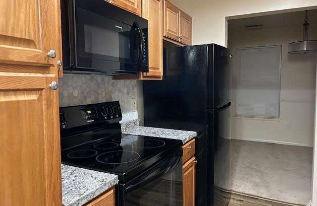 18501 SWEET AUTUMN Drive unit: 101 photos photos