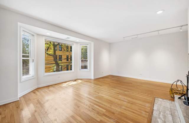 1948 W Byron Street Gallery 2