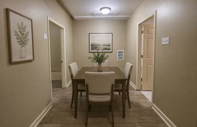 Adorable 2 Bedroom 1 Bath Apartment.Located in the Cotswold Area Gallery 4