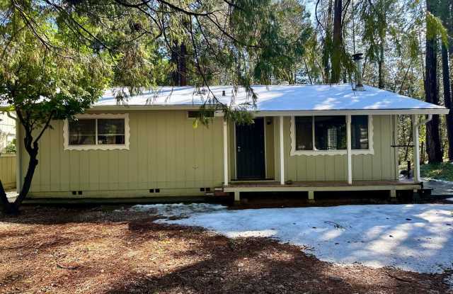 Wooded 2 bedroom cabin in nice neighborhood photos photos