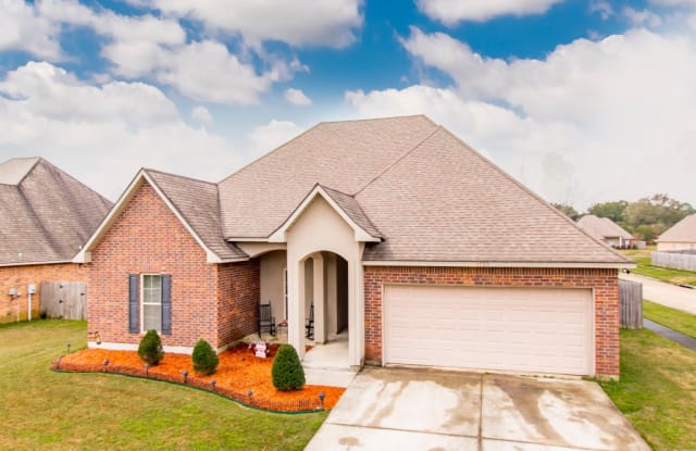4989 Queens Carriage Street - 4989 Queen's Carriage Street, Zachary, LA 70791
