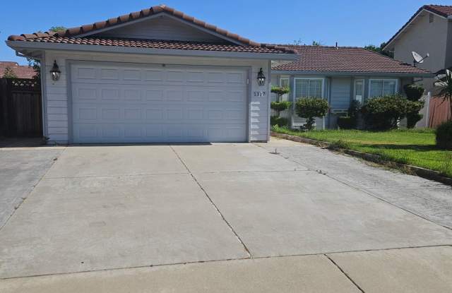 Spacious Open Floor Plan Close to Schools and Shopping photos photos