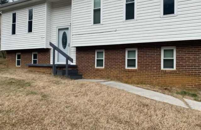 218 Parker Rd - 218 Parker Road, Morristown, TN 37813