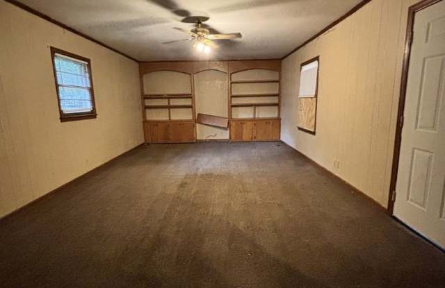 4 bed, 1.5 bath, Move-In Ready!! Gallery 4