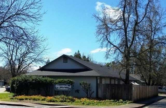 Huge Three Bedroom Townhouse with Garage and Backyard! photos photos