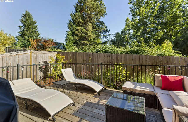 16760 Southeast Fox Glen Court Gallery 2