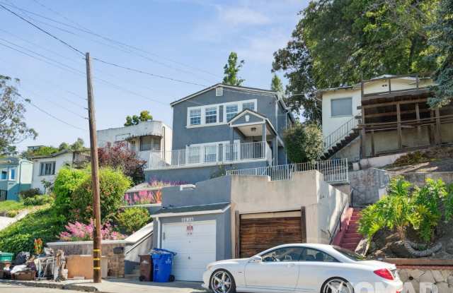 3 Bedroom Single Family Home in Oakland Gallery 1