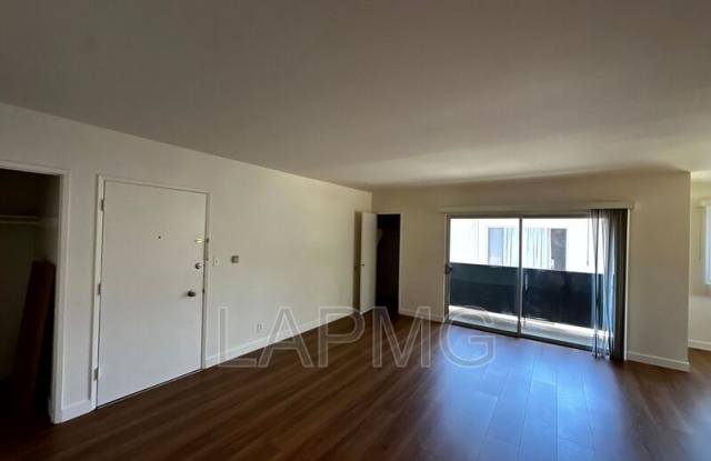121 N Hillcrest Blvd photos photos