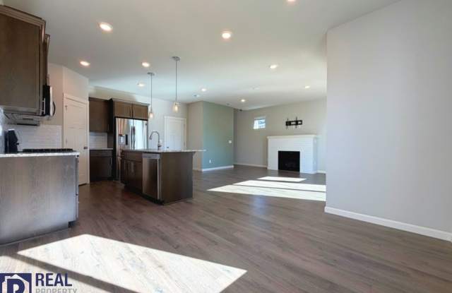 Spacious 3BR/2.5BA Forest Grove Home with Garage & Fenced Yard Gallery 4