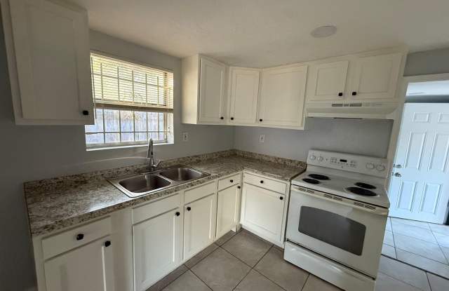 Fully Renovated 3/1 Single Family House Available for Immediate Rent! photos photos