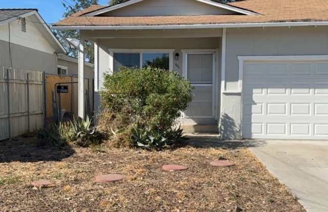 Lakeport 2 Bedroom 1 Bath Duplex photos photos