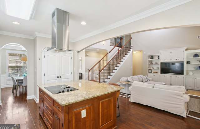 728 Gittings Avenue Gallery 3