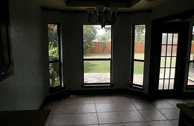 8480 Christie Drive Gallery 4