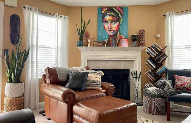 Room in 4 Bedroom Home at Woodwind Way Gallery 1