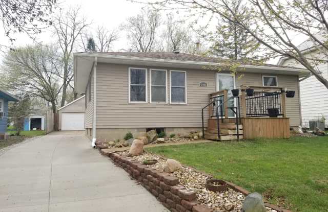 BEAUTIFUL UPDATED 3 BEDROOM 2 BATH HOUSE! photos photos