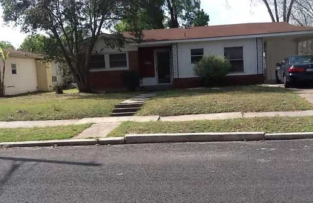 326 Hillwood Dr - 326 Hillwood Drive, San Antonio, TX 78213
