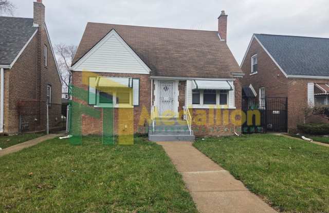 Updated 3-Bedroom Home with Spacious Layout and Backyard photos photos