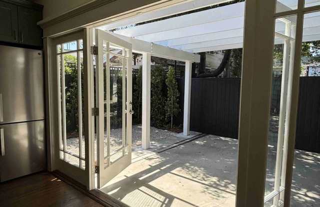 BRAND NEW DETACHED ADU IN IDEAL HOLLYWOOD LOCATION! Gallery 4
